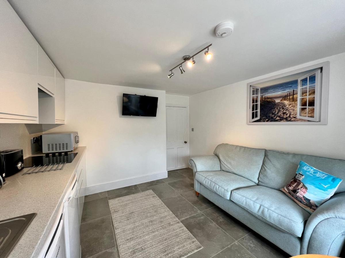 The Snug At Ascerton Holiday home